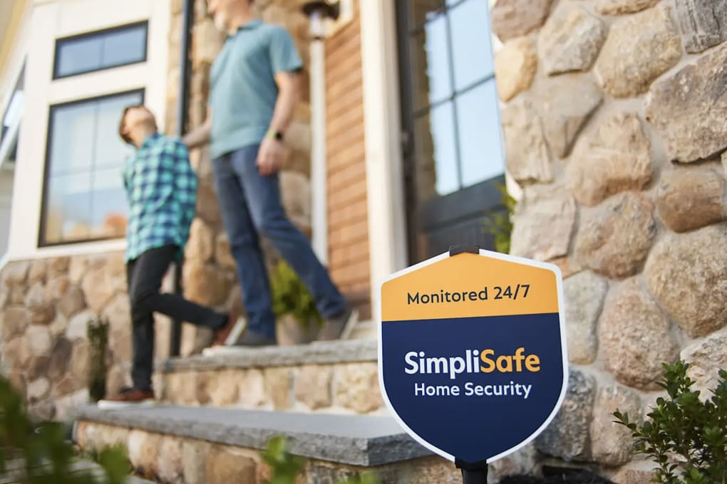SimpliSafe vs ADT 2026: Monitoring and Contracts