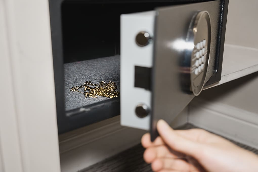 best-way-to-keep-cash-and-precious-metals-safe-at-home-2